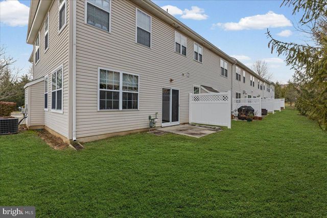 246 BRINLEY DR, Pennington, NJ 08534