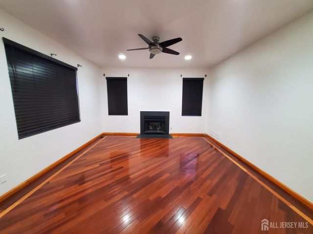 748 New Durham Road, Edison, NJ 08817