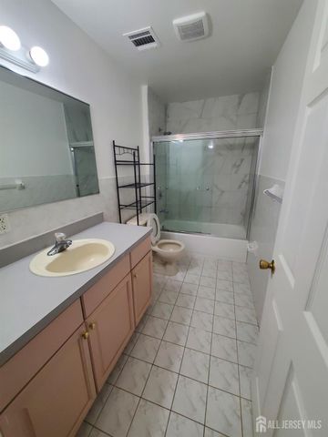 748 New Durham Road, Edison, NJ 08817