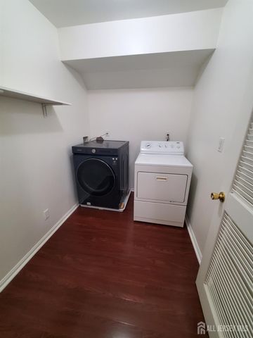 748 New Durham Road, Edison, NJ 08817