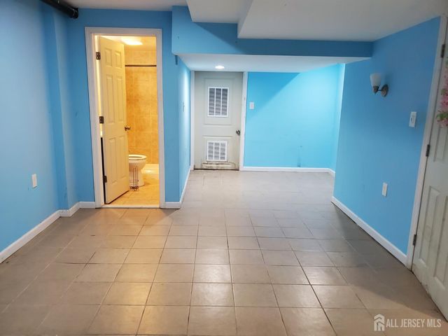 748 New Durham Road, Edison, NJ 08817
