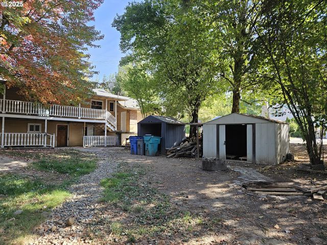 902 N Parkway Ave, Battle Ground, WA 98604