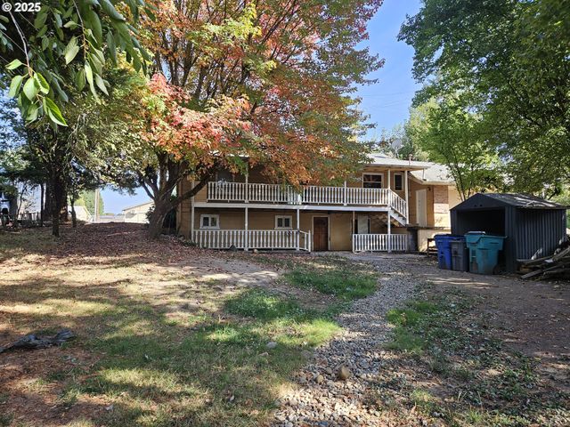 902 N Parkway Ave, Battle Ground, WA 98604