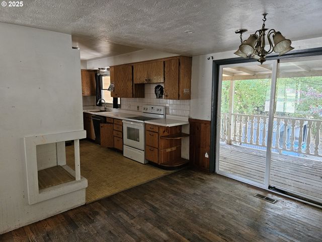 902 N Parkway Ave, Battle Ground, WA 98604