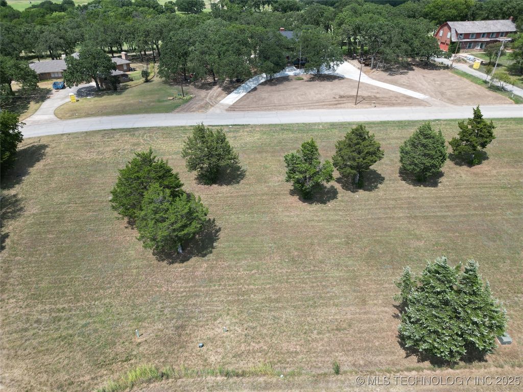 720 Country Club Road, Ardmore, OK 73401