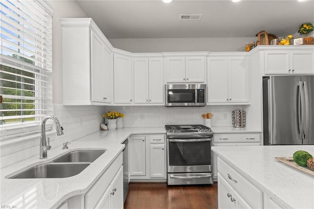 2111 Fieldbrook PL, Suffolk, VA 23434