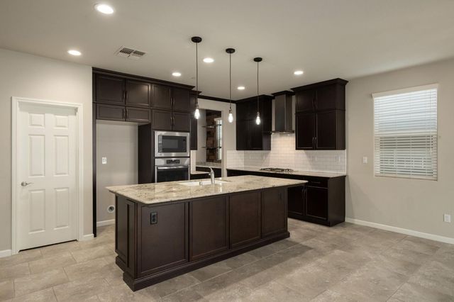 1565 N Kaweah Avenue, Clovis, CA 93619