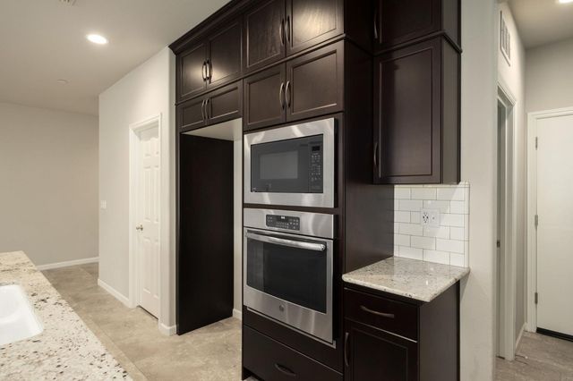 1565 N Kaweah Avenue, Clovis, CA 93619