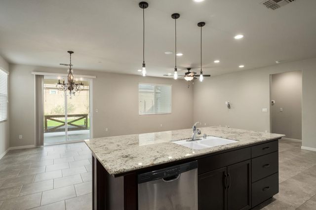 1565 N Kaweah Avenue, Clovis, CA 93619