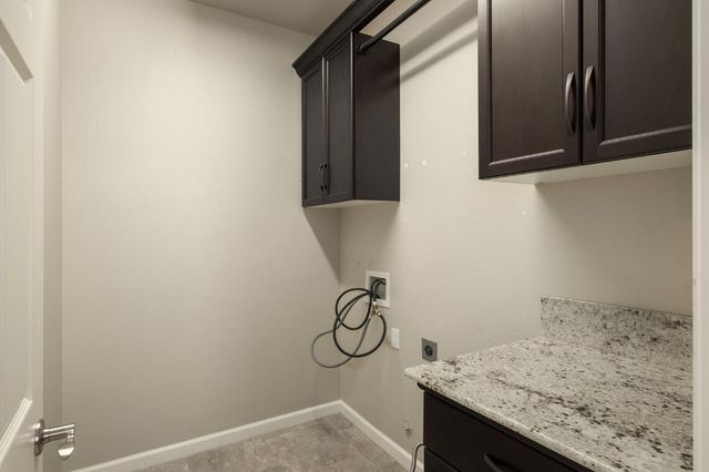 1565 N Kaweah Avenue, Clovis, CA 93619