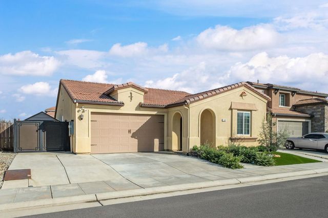 1565 N Kaweah Avenue, Clovis, CA 93619