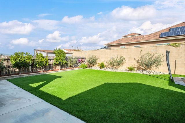 1565 N Kaweah Avenue, Clovis, CA 93619