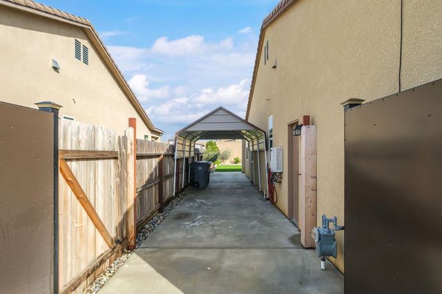 1565 N Kaweah Avenue, Clovis, CA 93619