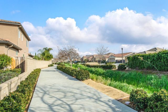 1565 N Kaweah Avenue, Clovis, CA 93619