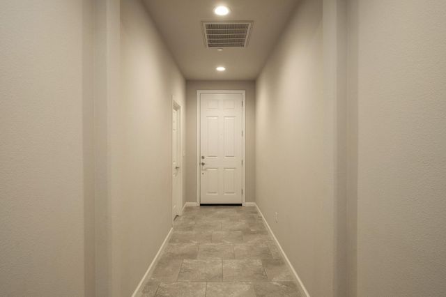 1565 N Kaweah Avenue, Clovis, CA 93619