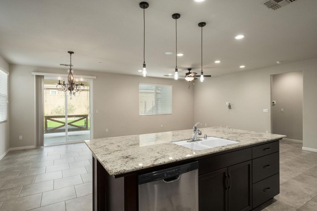 Image 15 of property listing at 1565 N Kaweah Avenue, Clovis, CA 93619