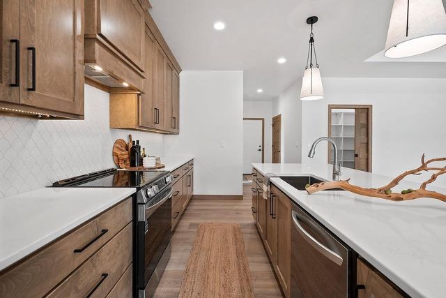 4001 ANTWERP AVENUE, Howard, WI 54313