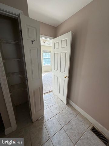 64 HIGHMEADOWS, Sicklerville, NJ 08081