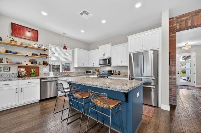 3900 Fenway Cir, Rocklin, CA 95677