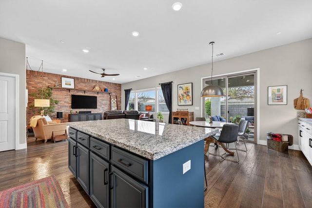 3900 Fenway Cir, Rocklin, CA 95677