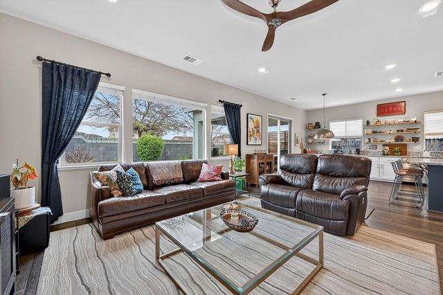 3900 Fenway Cir, Rocklin, CA 95677