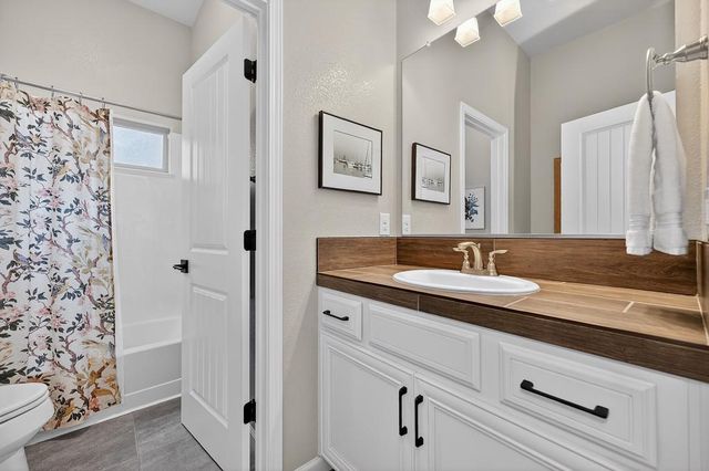 3900 Fenway Cir, Rocklin, CA 95677