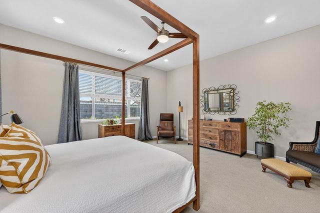 3900 Fenway Cir, Rocklin, CA 95677