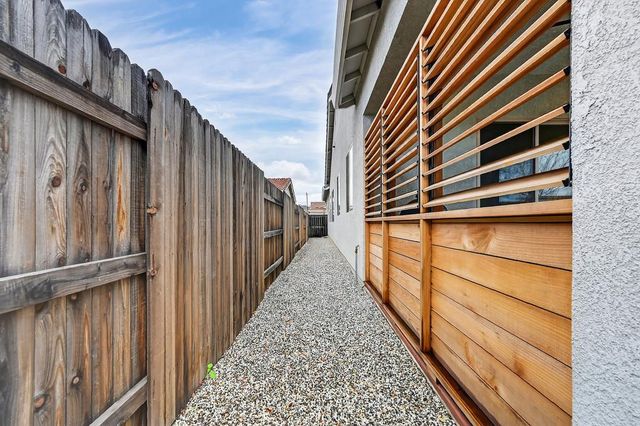 3900 Fenway Cir, Rocklin, CA 95677