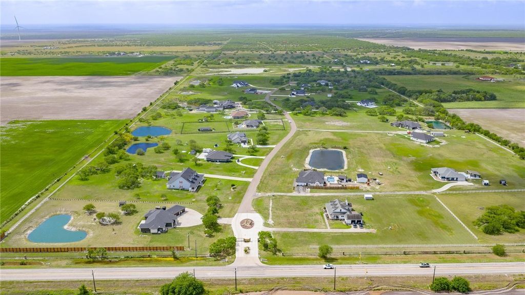 957 Santa Cruz, Corpus Christi, TX 78415 — photo 2