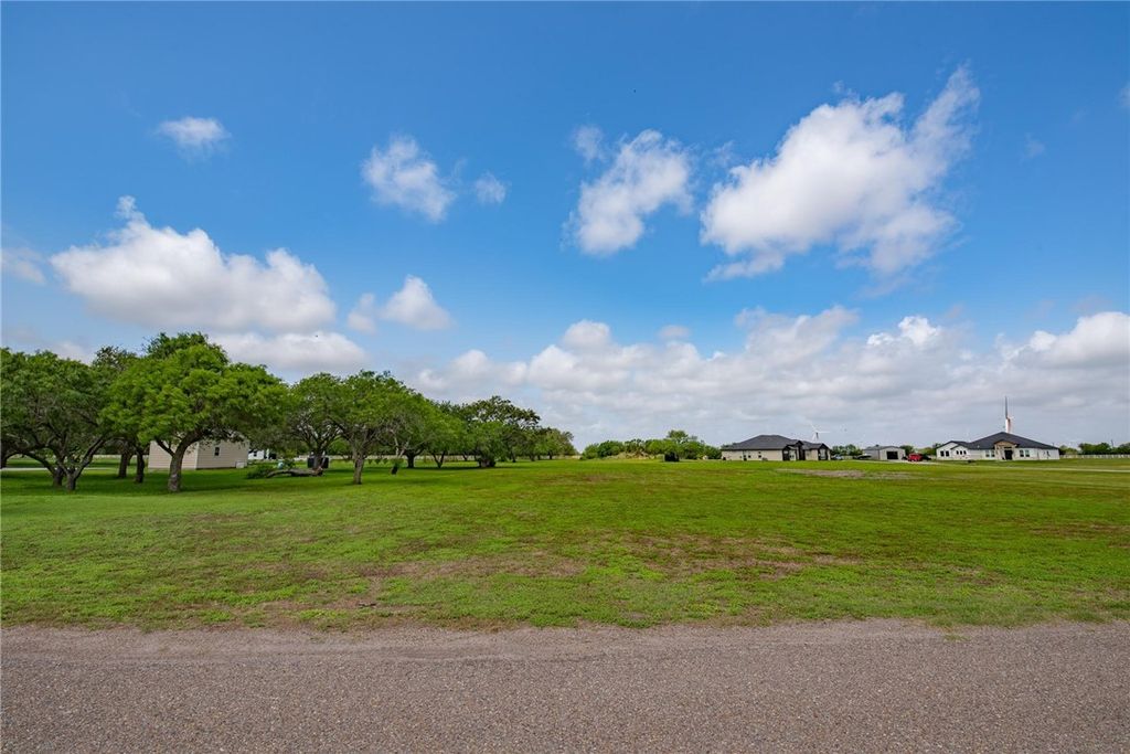 957 Santa Cruz, Corpus Christi, TX 78415 — photo 3