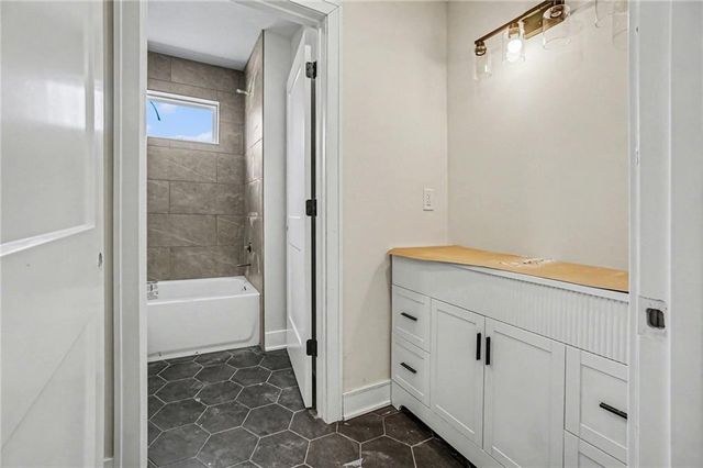 5516 NW Verlin Drive, Kansas City, MO 64152