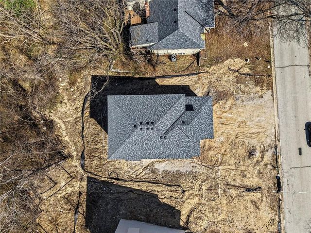 5516 NW Verlin Drive, Kansas City, MO 64152