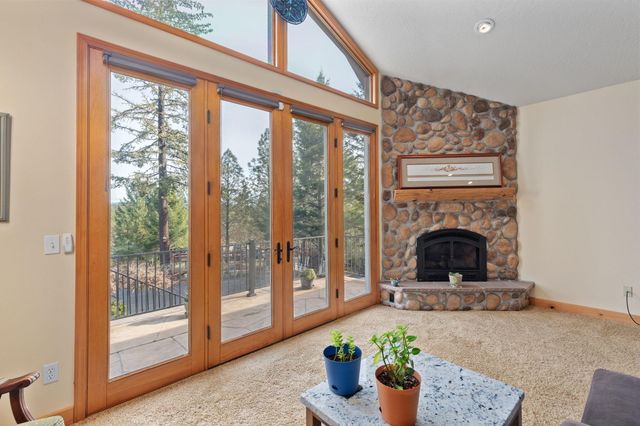 521 Seclusion Loop, Grants Pass, OR 97526