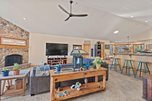 521 Seclusion Loop, Grants Pass, OR 97526