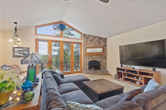 521 Seclusion Loop, Grants Pass, OR 97526