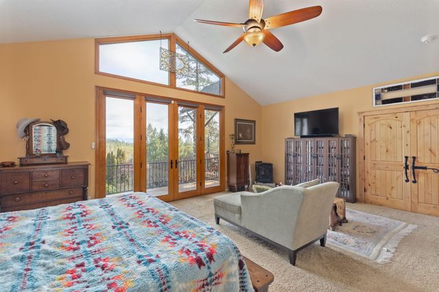 521 Seclusion Loop, Grants Pass, OR 97526