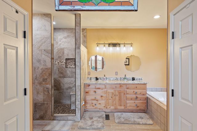 521 Seclusion Loop, Grants Pass, OR 97526