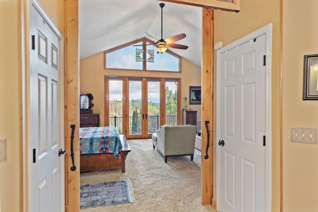 521 Seclusion Loop, Grants Pass, OR 97526