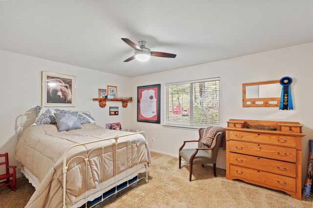 521 Seclusion Loop, Grants Pass, OR 97526