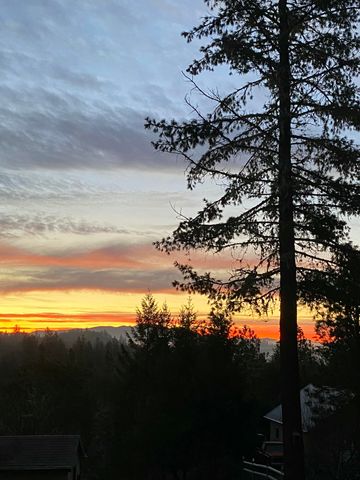 521 Seclusion Loop, Grants Pass, OR 97526