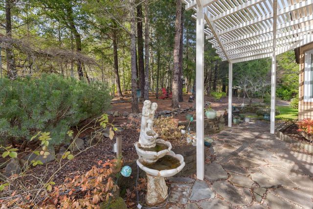 521 Seclusion Loop, Grants Pass, OR 97526