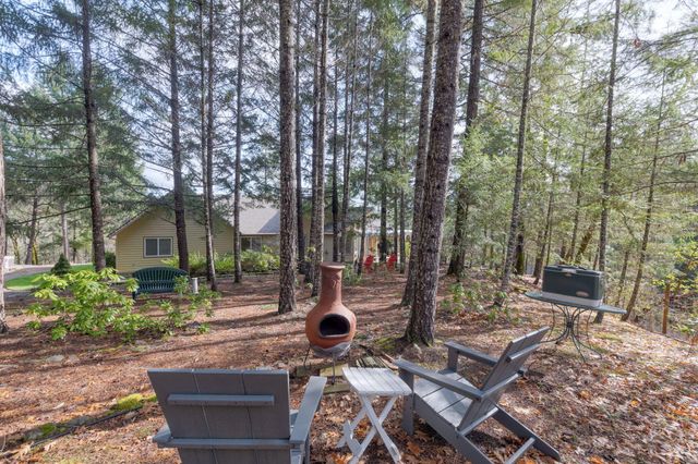 521 Seclusion Loop, Grants Pass, OR 97526