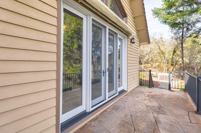 521 Seclusion Loop, Grants Pass, OR 97526