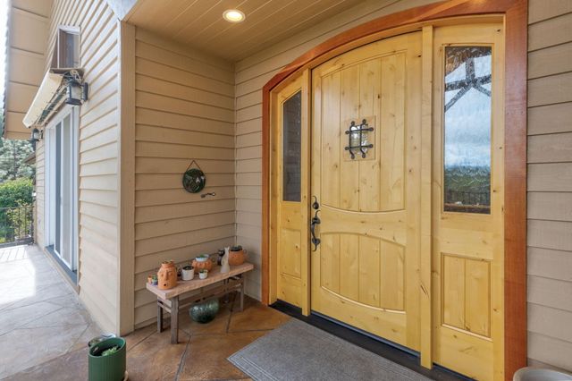 521 Seclusion Loop, Grants Pass, OR 97526