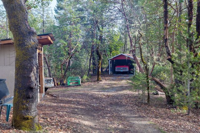 521 Seclusion Loop, Grants Pass, OR 97526