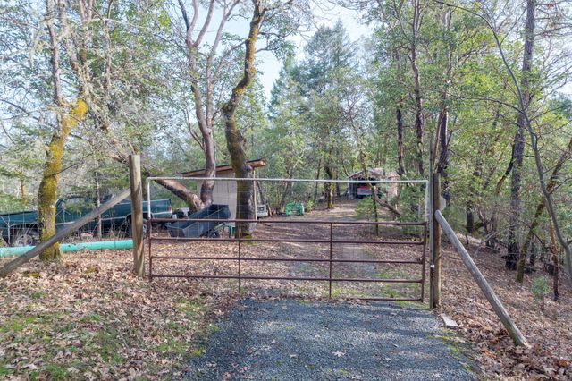 521 Seclusion Loop, Grants Pass, OR 97526