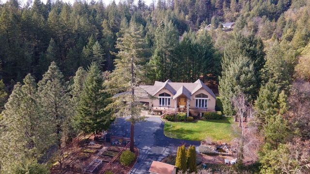 521 Seclusion Loop, Grants Pass, OR 97526