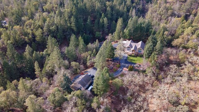 521 Seclusion Loop, Grants Pass, OR 97526