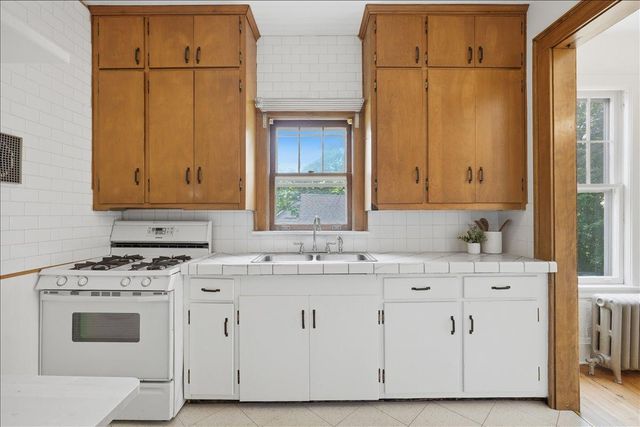 1070 Bradley Street, Saint Paul, MN 55130