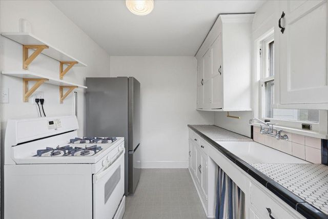 1070 Bradley Street, Saint Paul, MN 55130